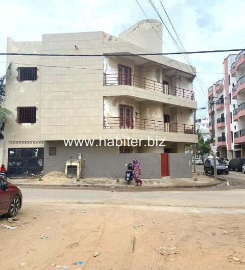 Villa R+2 d’angle à vendre à la cité djily mbaye