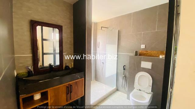 Villa R+2 à louer à Almadies 2 