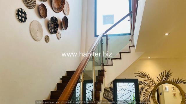 Villa R+2 à louer à Almadies 2 