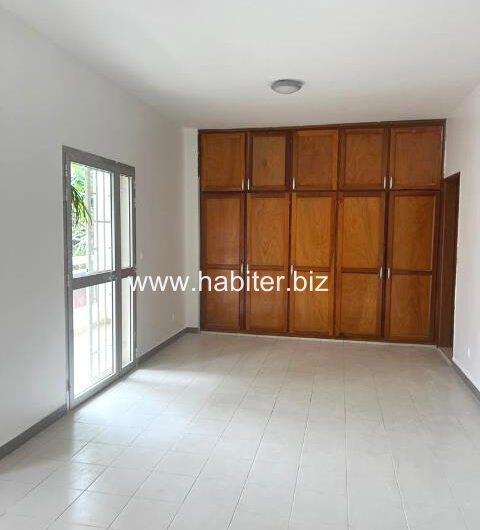 Villa R+1 de 700m2 à vendre ou à louer à Ngor Almadies