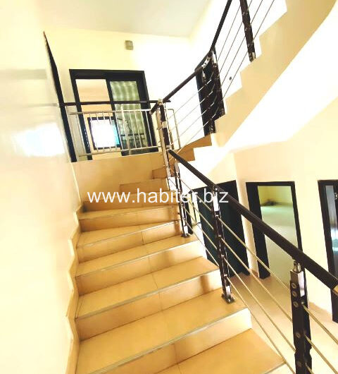 villa R+2 à louer aux Almadies