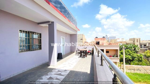 Villa R+2 de 200m² à vendre à Mbao