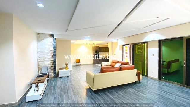Villa R+2 de 200m² à vendre à Mbao