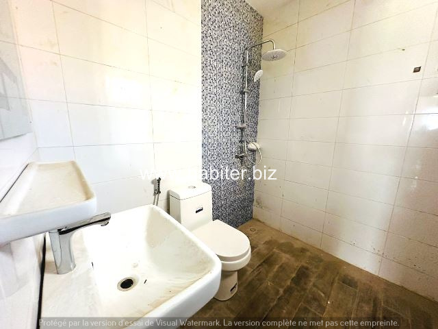 Appartement en finition à louer à Yoff Onomo