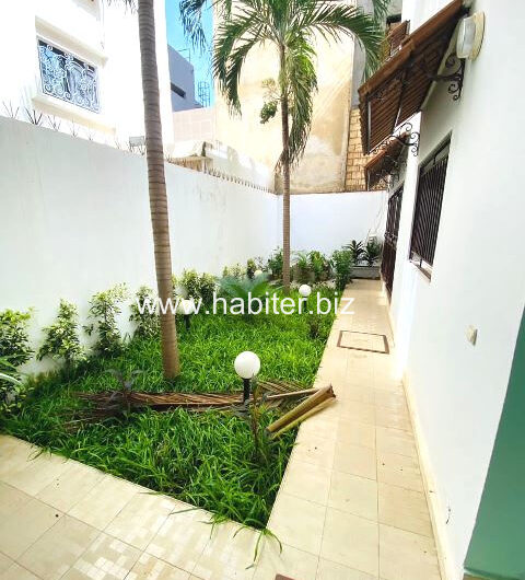 villa R+2 à louer aux Almadies
