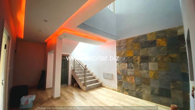 Villa R+2 de 200m² à vendre à Mbao