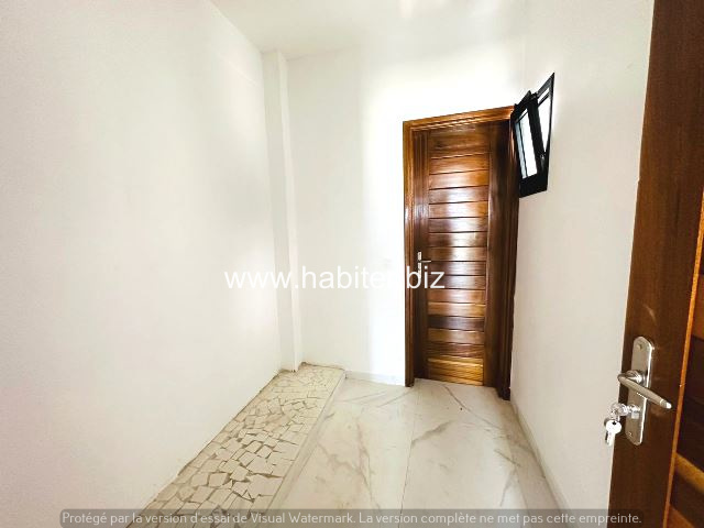 Appartement en finition à louer à Yoff Onomo