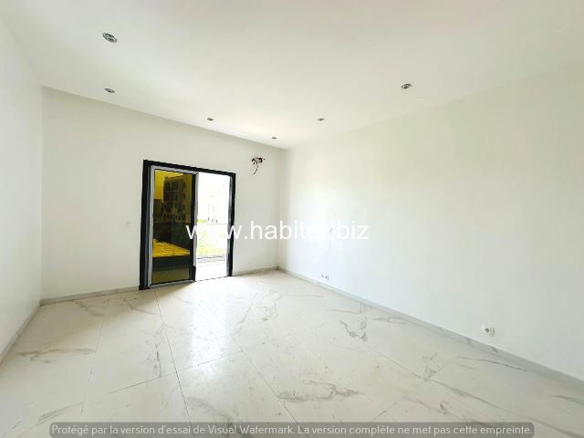 Appartement en finition à louer à Yoff Onomo