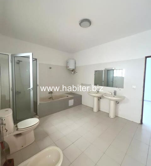 Villa R+1 de 700m2 à vendre ou à louer à Ngor Almadies