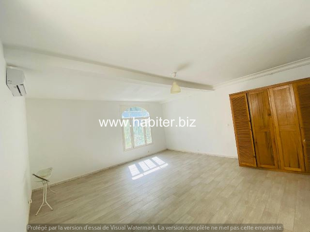 Villa R+1 à louer aux Almadies