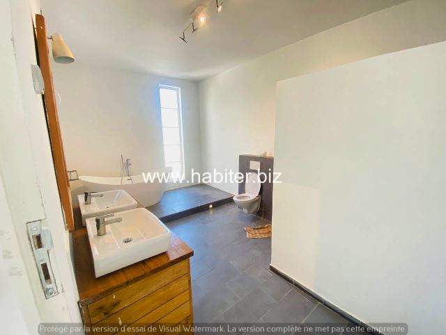 Villa R+1 à louer aux Almadies