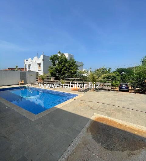 Belle villa de 1000m2 vue mer avec piscine à Vendre Popenguine