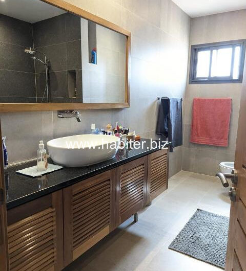 Bel Appartement de 215m2 à louer vide à Ngor-Almadies