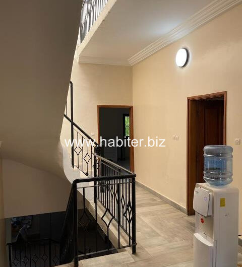 Belle villa de 1000m2 vue mer avec piscine à Vendre Popenguine