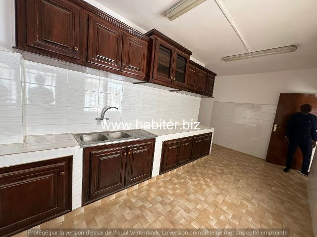 Villa R+1 à louer aux Almadies