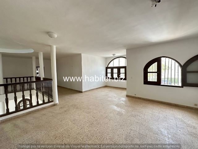 Villa R+1 à louer aux Almadies