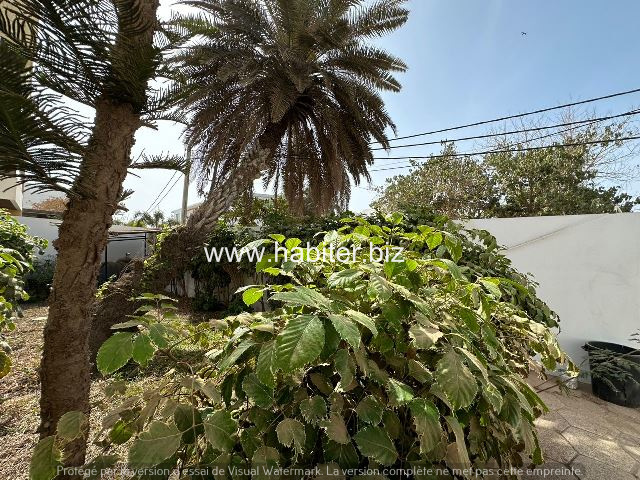 Villa R+1 à louer aux Almadies