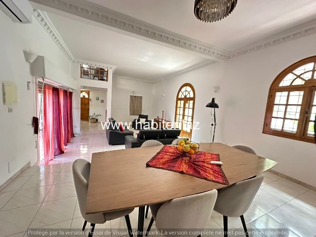 Villa de 1000m2 à louer aux Almadies