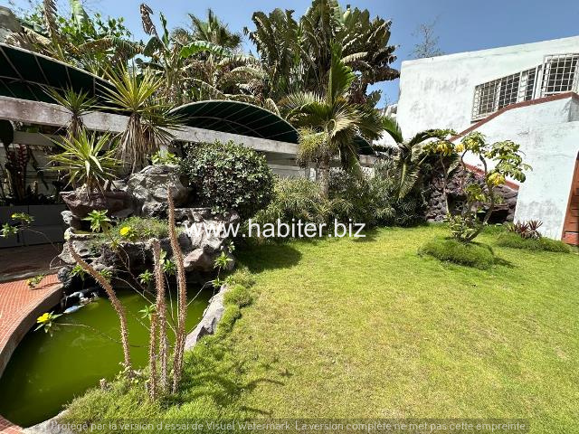 Villa de 1000m2 à louer aux Almadies