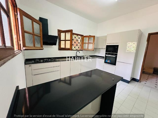 Villa R+1 contemporaine à louer aux Almadies