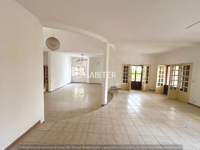 Villa R+1 contemporaine à louer aux Almadies