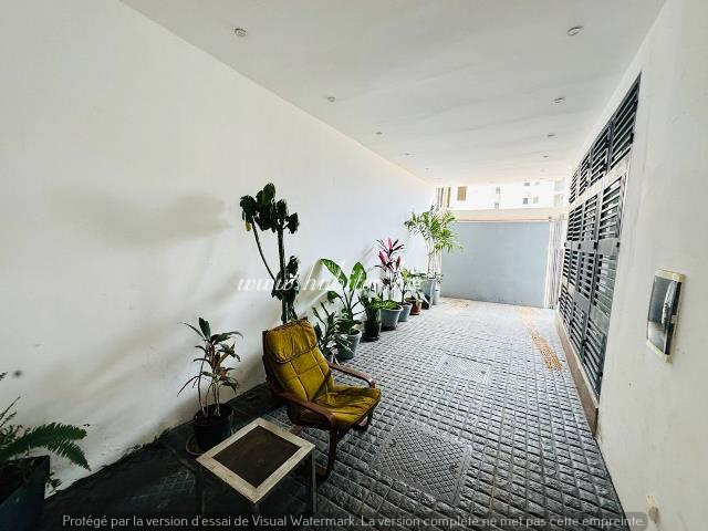 Belle villa R+1 à louer aux Mamelles à la zone de recasement