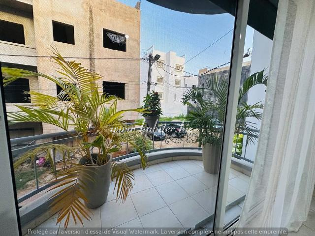 Villa R+2 vide à louer aux Mamelles cité Touba renaissance