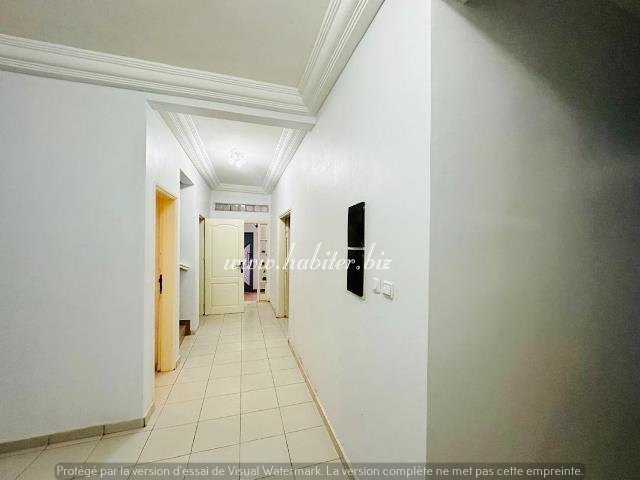Villa R+2 vide à louer aux Mamelles cité Touba renaissance