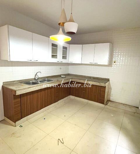 Belle villa R+2 de 200m2 à vendre aux Mamelles