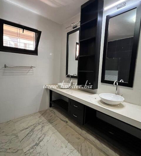 Belle villa R+2 de 200m2 à vendre aux Mamelles