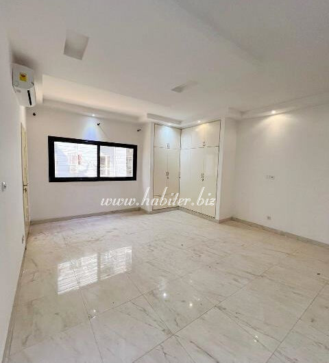 Belle villa R+2 de 200m2 à vendre aux Mamelles