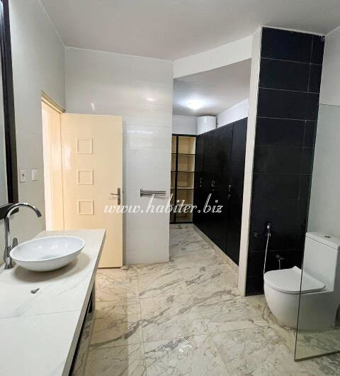 Belle villa R+2 de 200m2 à vendre aux Mamelles