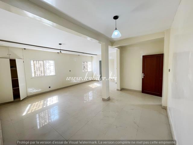 Villa R+2 à louer à Ngor