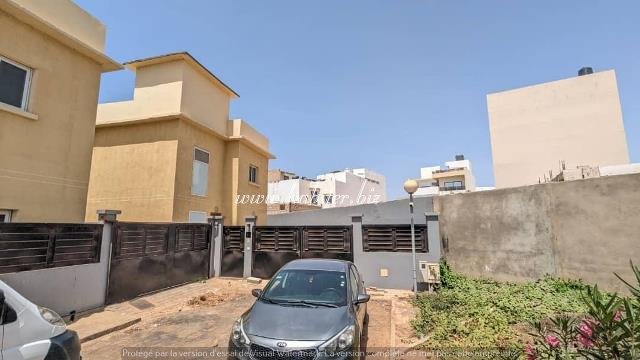 Une villa R+1 à vendre à Almadies 2