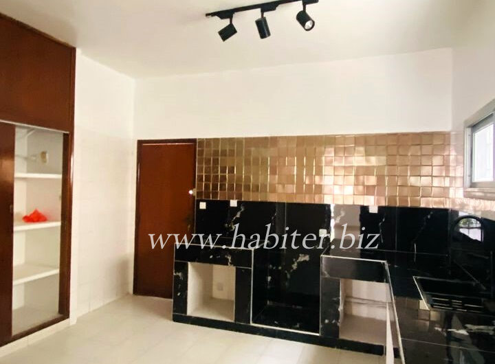 Villa R+1 à louer à Sotrac Mermoz