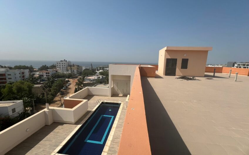 Villa R+1 à louer aux Almadies