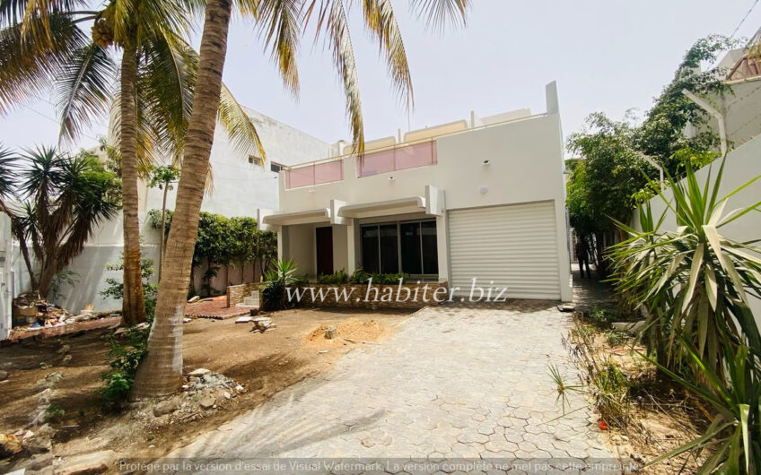 Villa R+1 à louer à Sotrac Mermoz