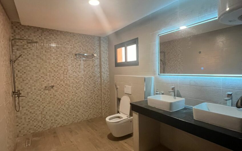 Villa R+1 à louer aux Almadies