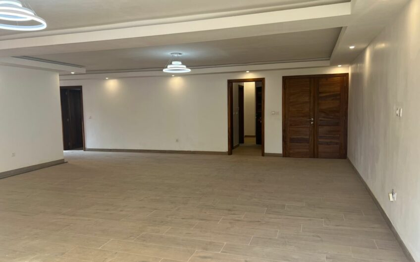 Villa R+1 à louer aux Almadies