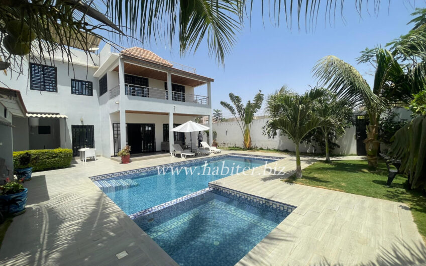 Villa R+2 meublée à louer à Saly cité milliardaire