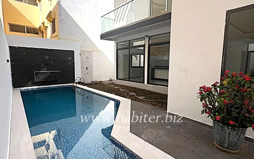 Luxueuse Villa R+2 à louer à Hann Marinas Cité Isra 1