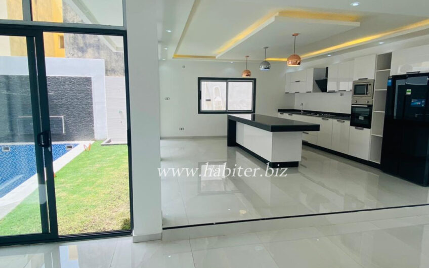 Luxueuse Villa R+2 à louer à Hann Marinas Cité Isra 1