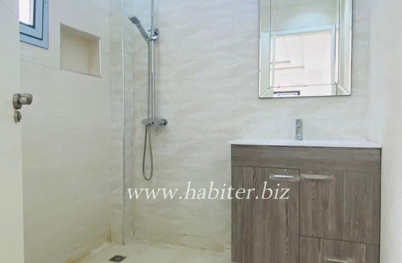 Luxueuse Villa R+2 à louer à Hann Marinas Cité Isra 1
