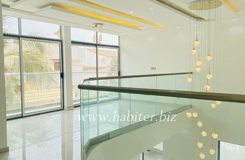 Luxueuse Villa R+2 à louer à Hann Marinas Cité Isra 1