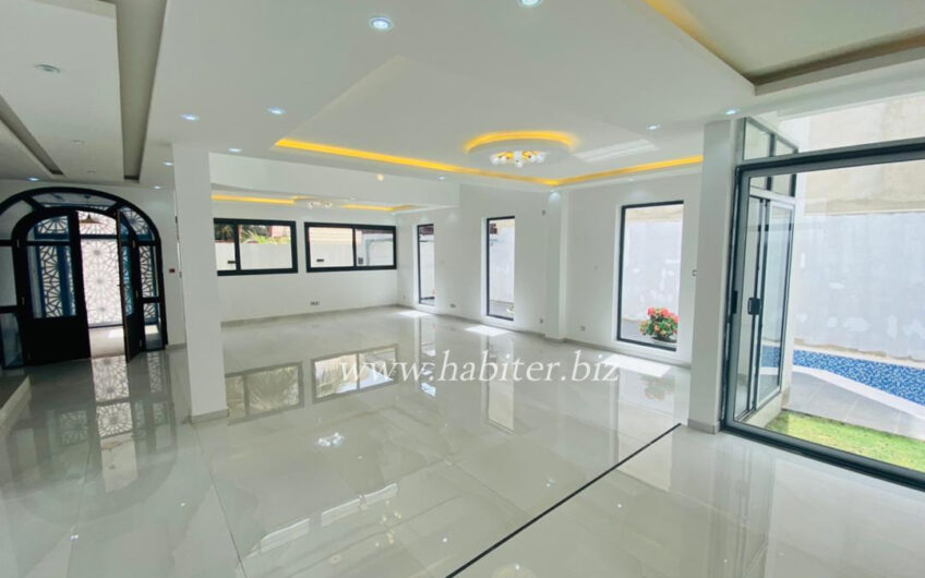 Luxueuse Villa R+2 à louer à Hann Marinas Cité Isra 1