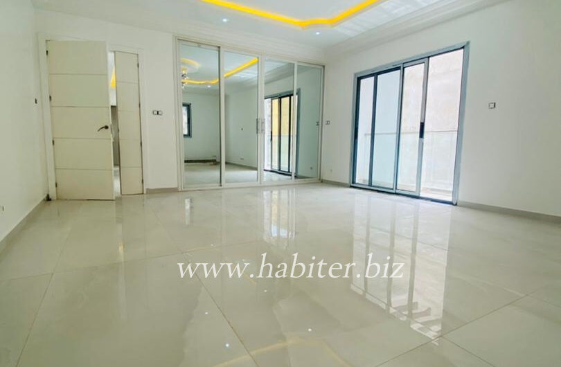 Luxueuse Villa R+2 à louer à Hann Marinas Cité Isra 1
