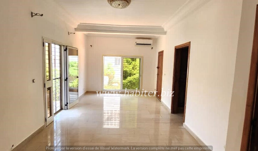 Villa R+2 située à louer à Mermoz Pyrotechnie
