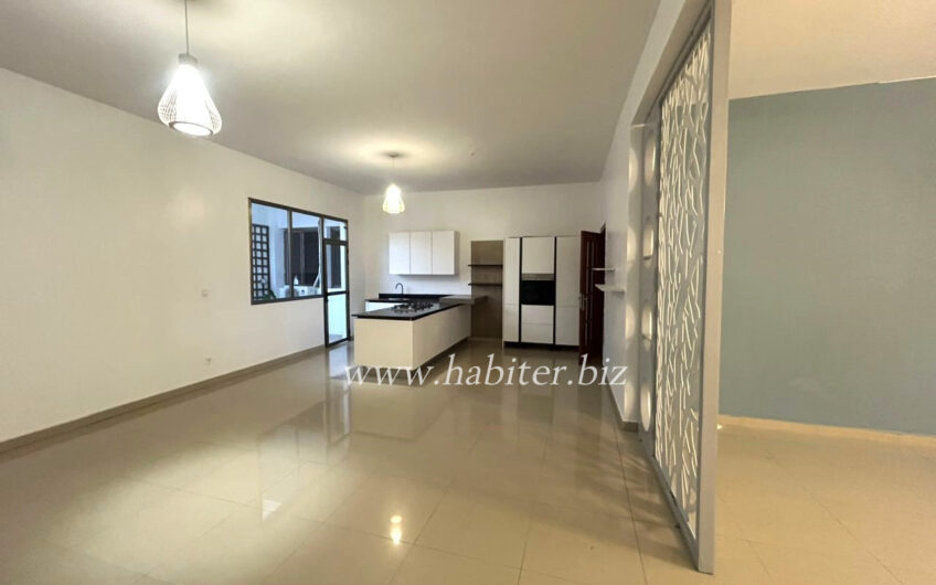 Villa R+2 à louer à Sotrac Mermoz
