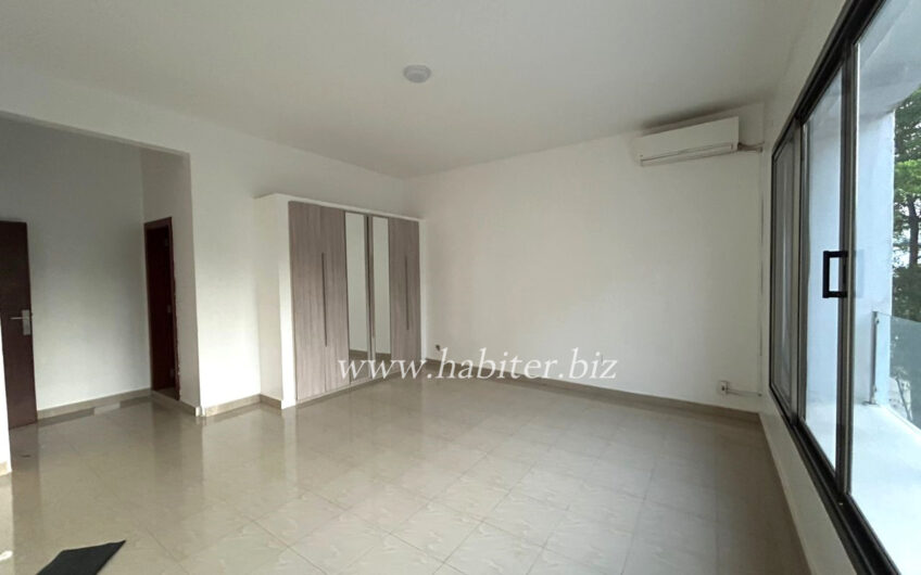 Villa R+2 à louer à Sotrac Mermoz