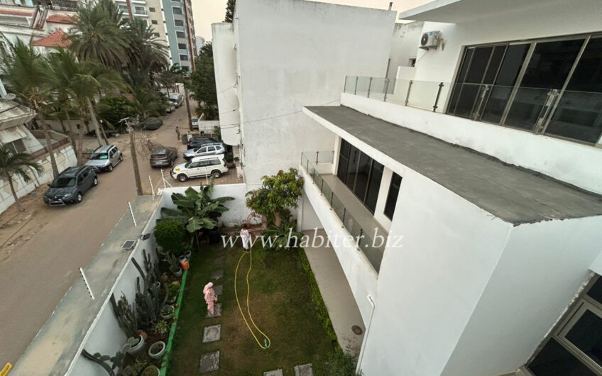 Villa R+2 à louer à Sotrac Mermoz